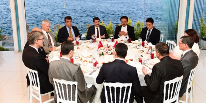 Vali Şahin, İstanbul'da görevli başkonsoloslara iftar verdi