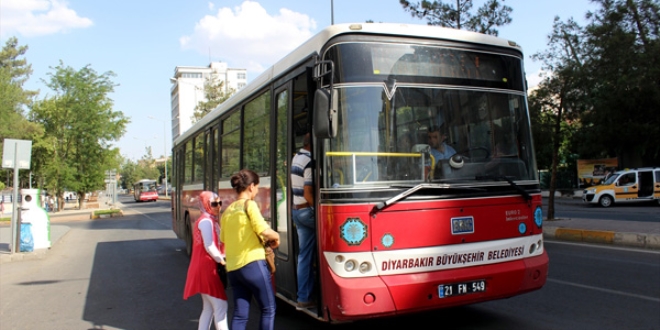 DBP'li belediyeye tepki olarak ücretsiz yolcu taşıdılar