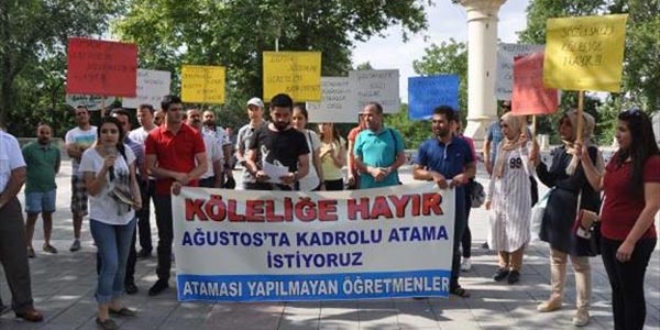 Atanamayan öğretmenler eylem yaptı