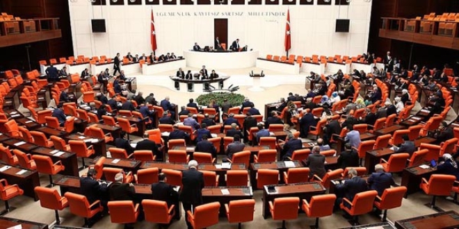 Astsubaylara 'üstün başarı kıdemi'ne son verilecek