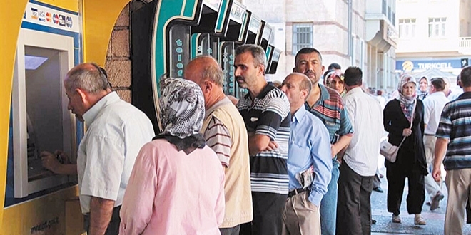 Emeklilikte yaşa takılan 300 bin kişiye çözüm yolda