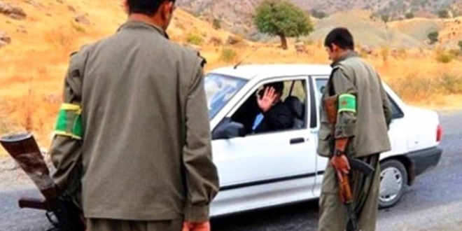 Tunceli'de PKK yol kesti, 2 kiiyi kard