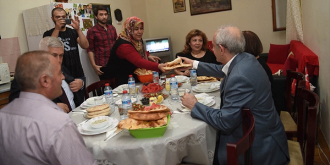 Kldarolu, apartman grevlisinin evinde iftar yapt