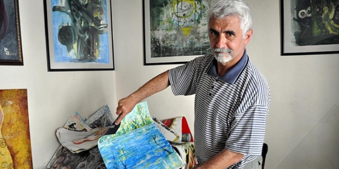 Atıkları sanat eserine dönüştürüyor