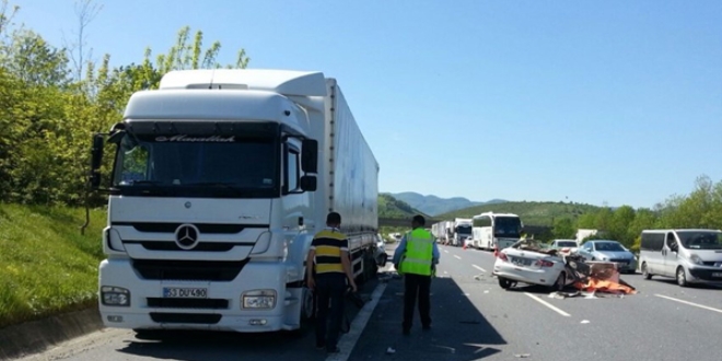 Sivas'ta tır ile otomobil çarpıştı: 2 ölü, 3 yaralı