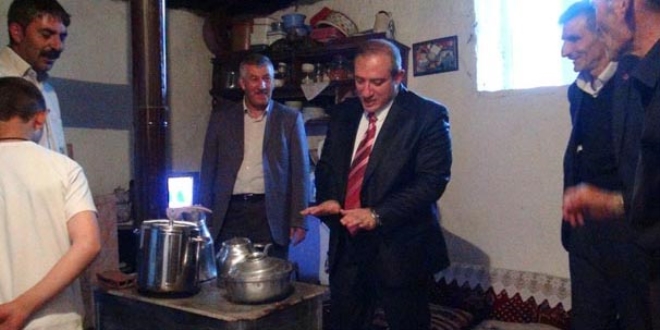Kars'ta köylünün evine giren kaymakam şaştı kaldı!