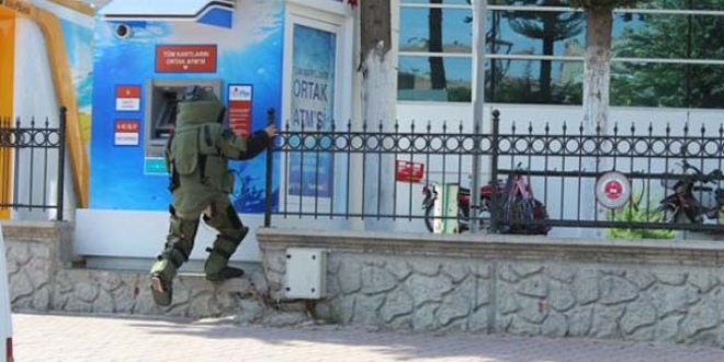 Adliye Sarayı önünde şüpheli çanta paniği