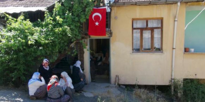 Şehit polisin baba evine acı haber ulaştı