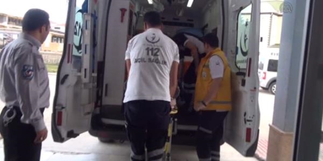 Sivas'ta p kamyonu devrildi: 2 ii yaraland