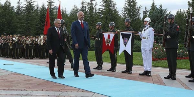 Başbakan, Arnavutluk Başbakanını resmi törenle karşıladı