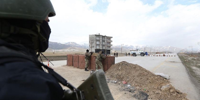 Suriye sınırında 2 canlı bomba etkisiz hale getirildi
