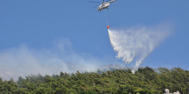 Kaş ve Alanya'da korkutan orman yangını