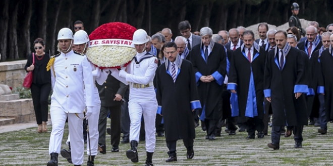 Saytayn yeni bakan ve yeleri Antkabir'i ziyaret etti