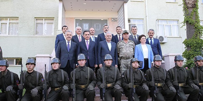 Başbakan Yıldırım'dan askerlere ziyaret