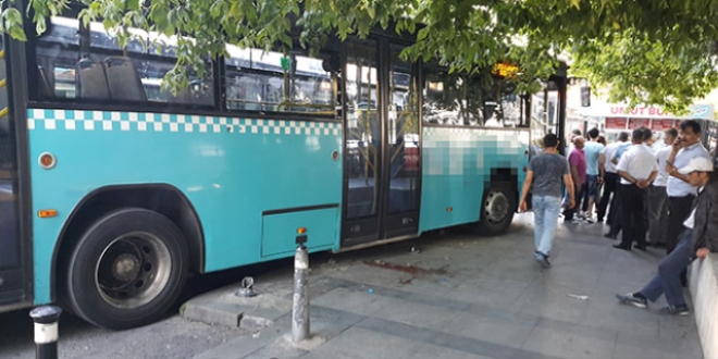 Şişli'de özel halk otobüsü kaza yaptı