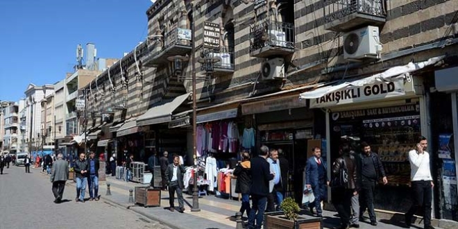 Terör mağduru Sur esnafının kira sevinci