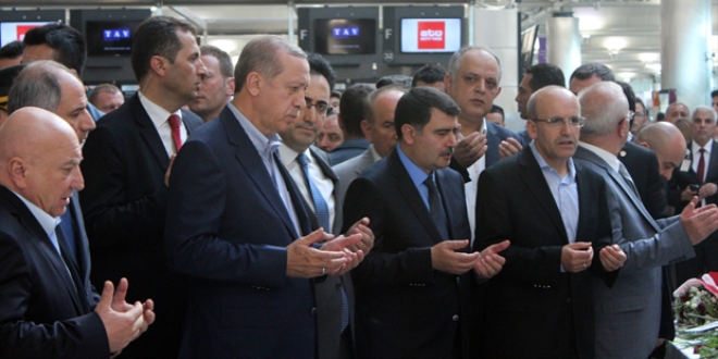 Erdoğan, havalimanında incelemelerde bulundu
