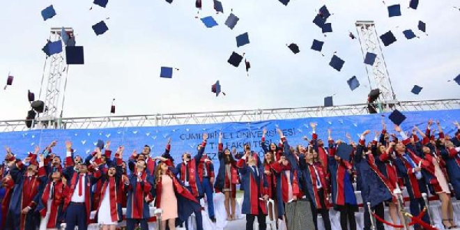 CÜ'de 177 ıp öğrencisi mezun oldu