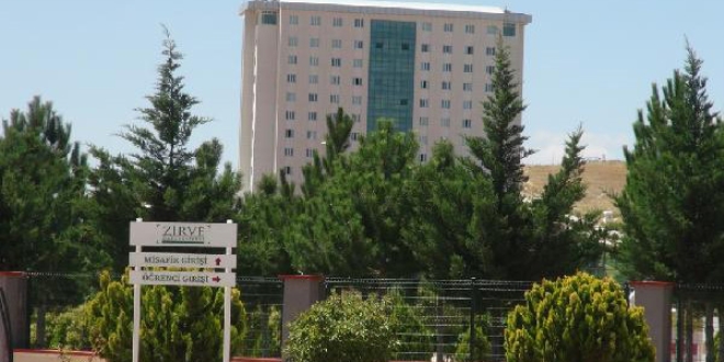 Eski bakan üniversiteye kayyum olarak atandı