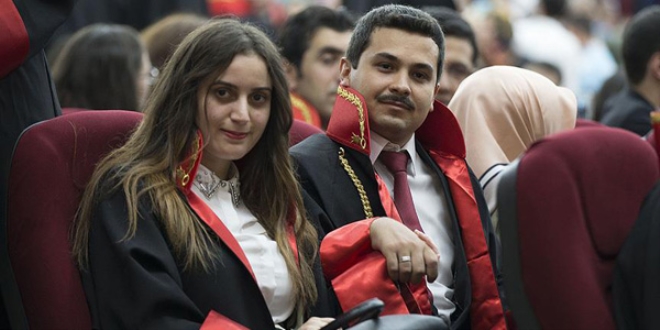Hakim ve savcı çiftin 'şiir' gibi aşkı