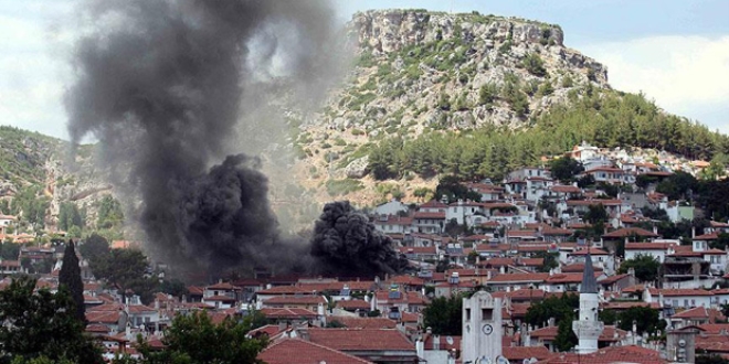 Eski Muğla evlerini yanmaktan mahalle sakinleri kurtardı