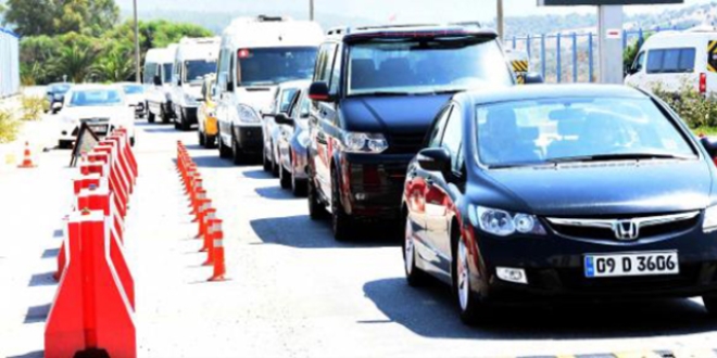 Tatilciler akın akın Bodrum'a geliyor