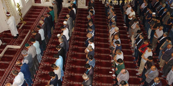 Yüksekova'da vatandaşlar 'huzur' için dua etti