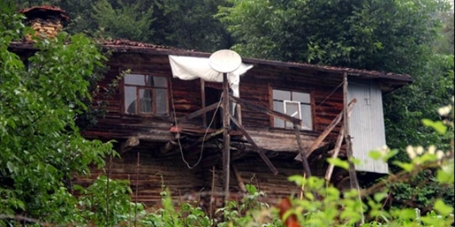 Kastamonu'da balkon çöktü: 1 ölü, 6 yaralı
