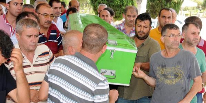 Silahlı kavgada ölen küçük kız toprağa verildi