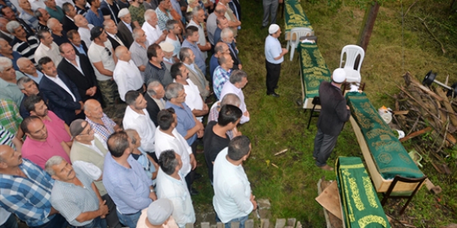 Miras kavgasında hayatını kaybedenler defnedildi