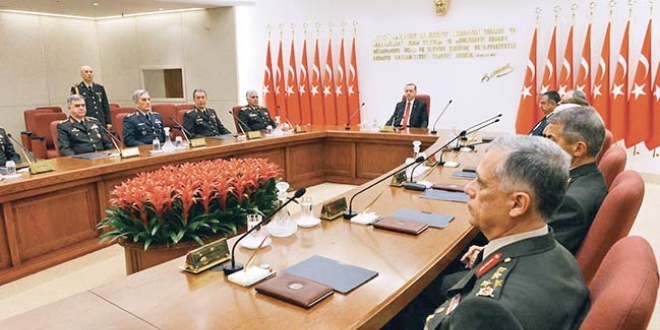 Paralel yapıya yakın askere emeklilik 'YAŞ'ı