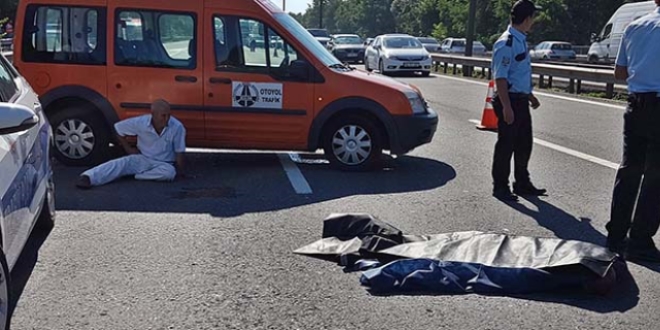 Sakarya'da otomobilin çarptığı kişi öldü