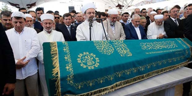 Davutoğlu ve Kahraman cenaze törenine katıldı