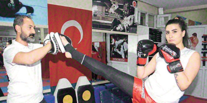 Zayıflamak için kick boksa başladı, dünya 2'ncisi oldu