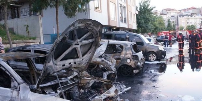 Kağıthane'de 17 araç kundaklandı