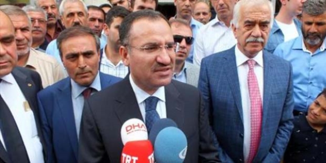 Bekir Bozdağ o afişi kaldırttı