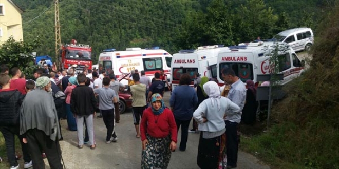 Trabzon'da iki otomobil çarpıştı: 10 yaralı