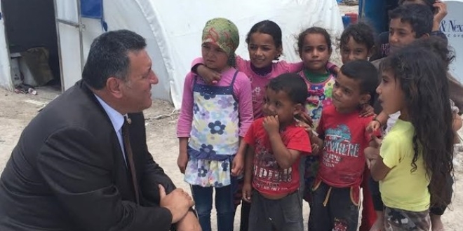 CHP'li vekilden kampta kalan Suriyeli çocuklara ziyaret