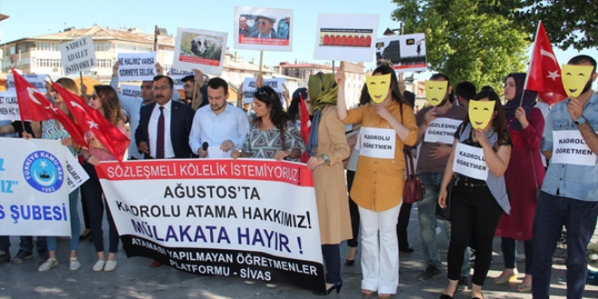Sivas'ta atanamayan retmenlerden protesto