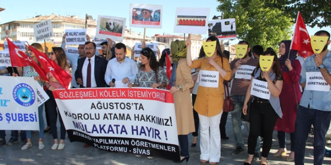 Sivas'ta atanamayan öğretmenlerden protesto