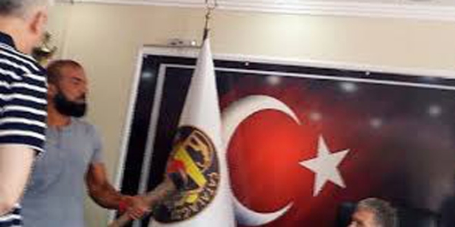 Belediye başkanını baltayla tehdit eden zanlı serbest