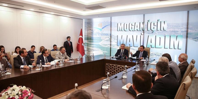 Özhaseki: Mogan Gölü dip çamuru temizlenecek