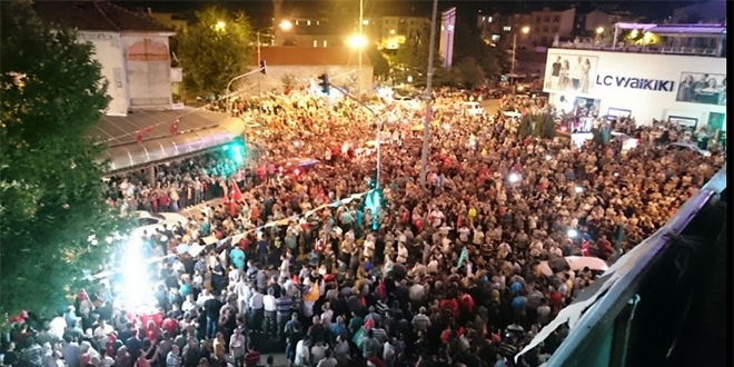 Siirt'te halk karşı çıktı, FETÖ'cü askerler Vali'yi alamadı