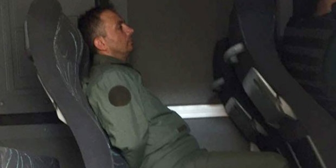 Rütbesi söküldü, böyle gözaltına alındı