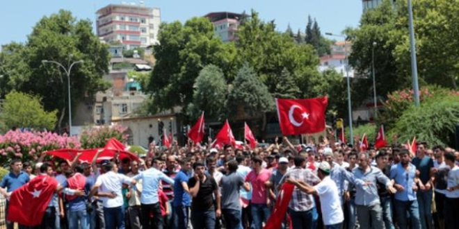 FETÖ'nün darbe girişimine sanatçılardan tepkiler