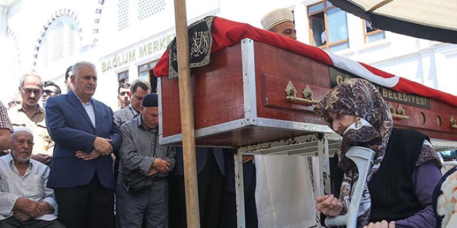 Başbakan Yıldırım, Ahmet Özsoy'un cenaze törenine katıldı