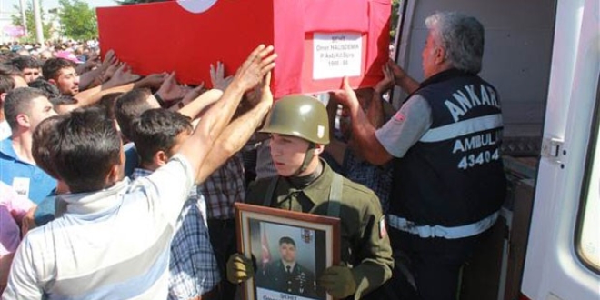 Darbeci generali öldüren Astsubay Halisdemir toprağa verildi