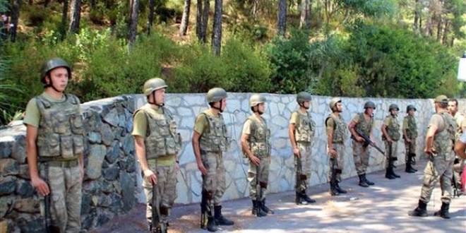Marmaris'te otele saldırıp kaçan askerler için operasyon başladı