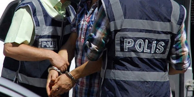 'Emre itaatsizlik'ten 4 polis tutukland