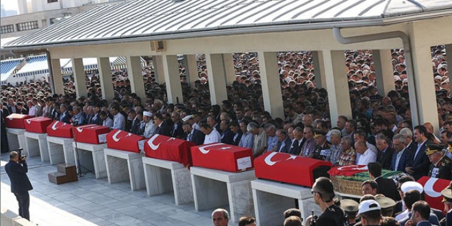 Şehitler için Kocatepe'de tören